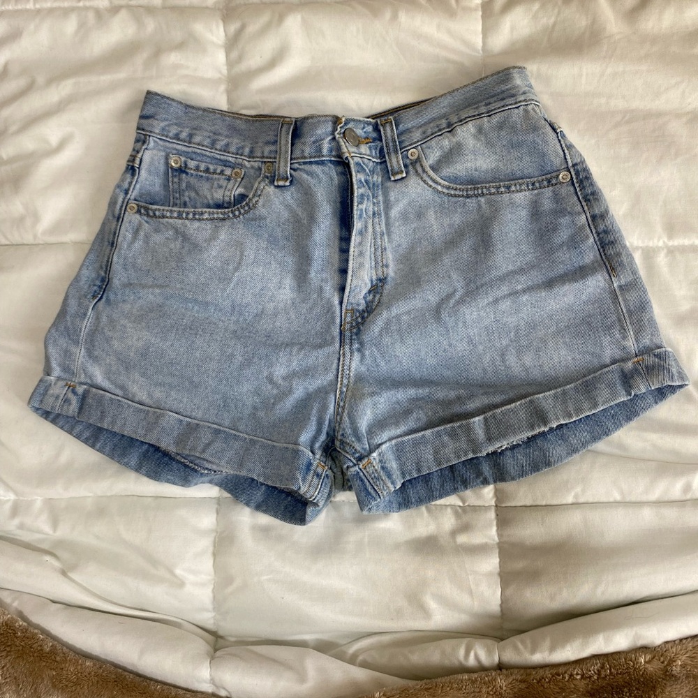 High-waisted Levi’s 954 Rolled Mom Jean Denim Shorts